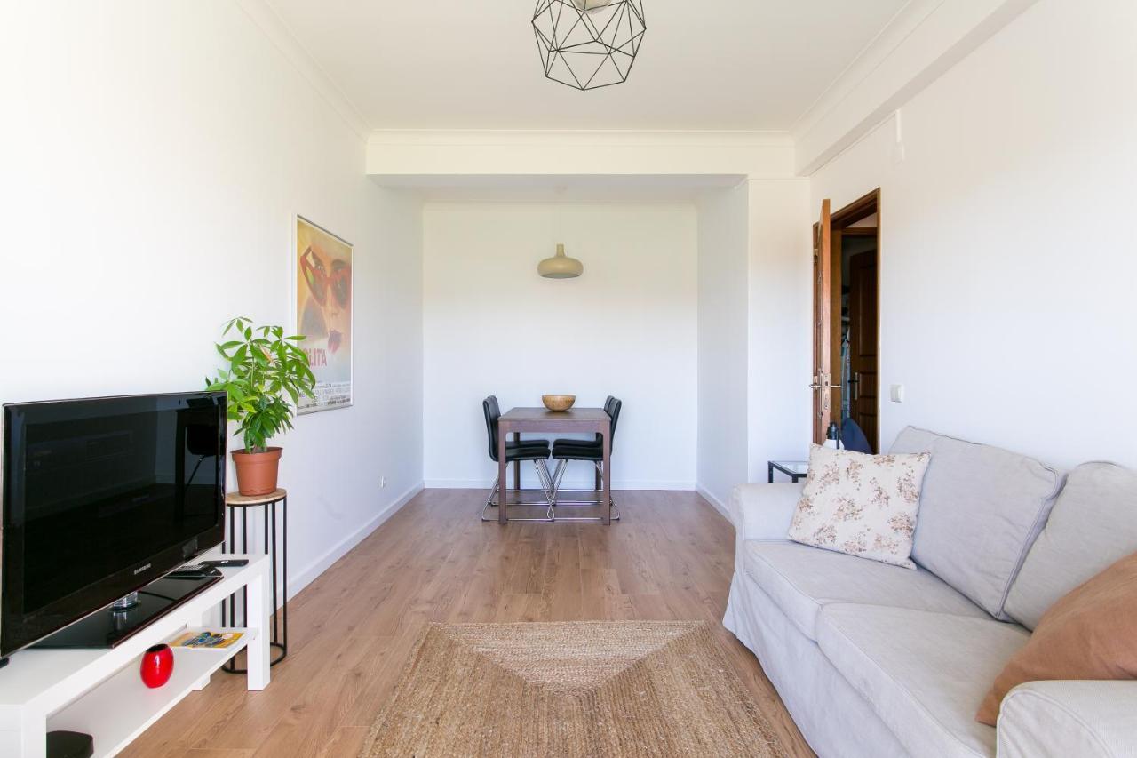 Apartamento Central Setubal Sossegado E Com Luz Exterior photo